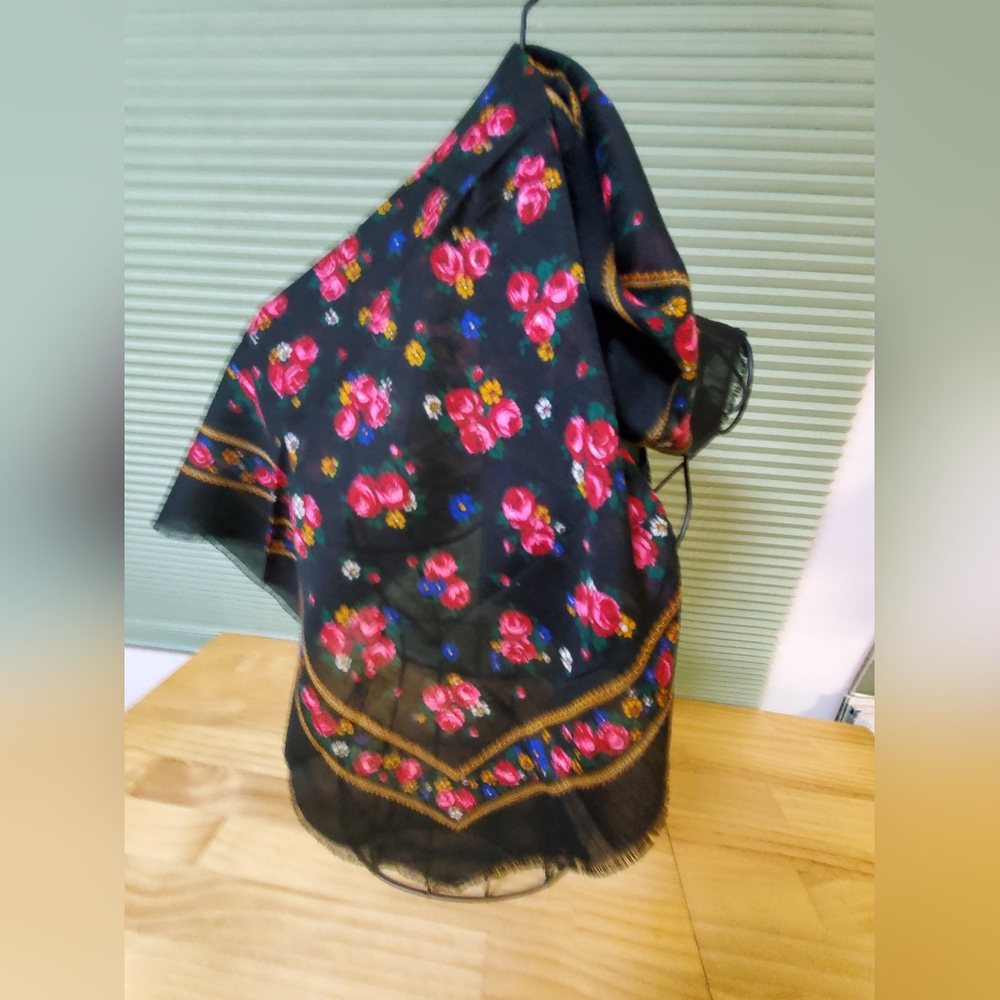 Women's scarf